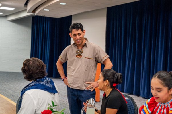 Keynote speaker Raul Gamez speaks with students during the César Chávez celebration. 