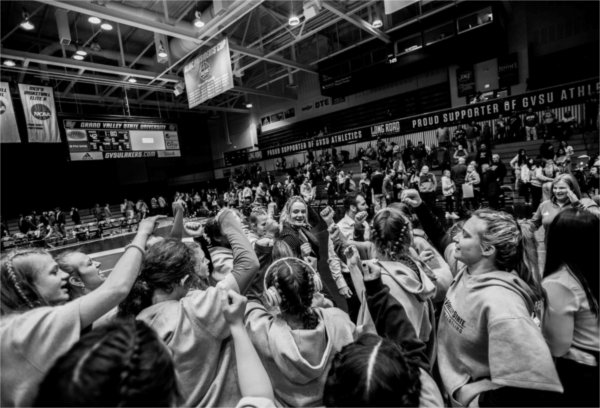  Members of the Women's Wrestling team huddle together.