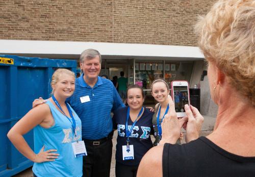 President Haas welcomed new students as they moved in August 20.