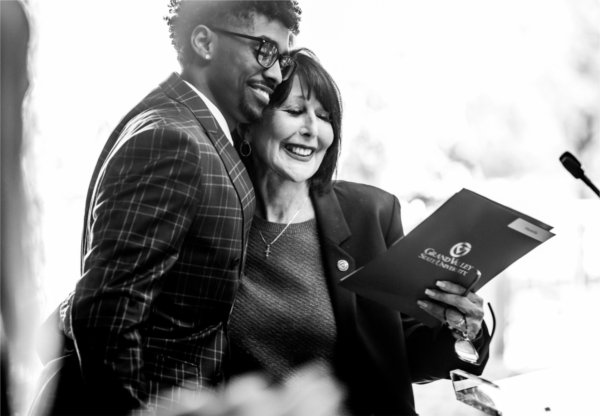  A college president hugs a student speaker. 