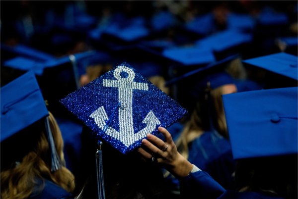  A mortarboard detail of an anchor. 