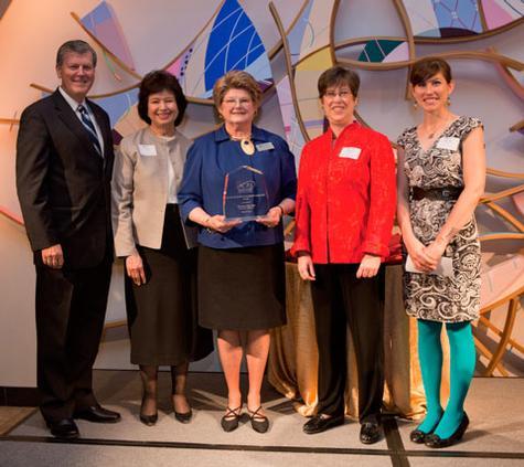 President Haas, Provost Davis and University Libraries Dean VanOrsdel accept award from ACRL President Joyce Ogburn, joined by Ashley Bailey of Yankee Book Peddler